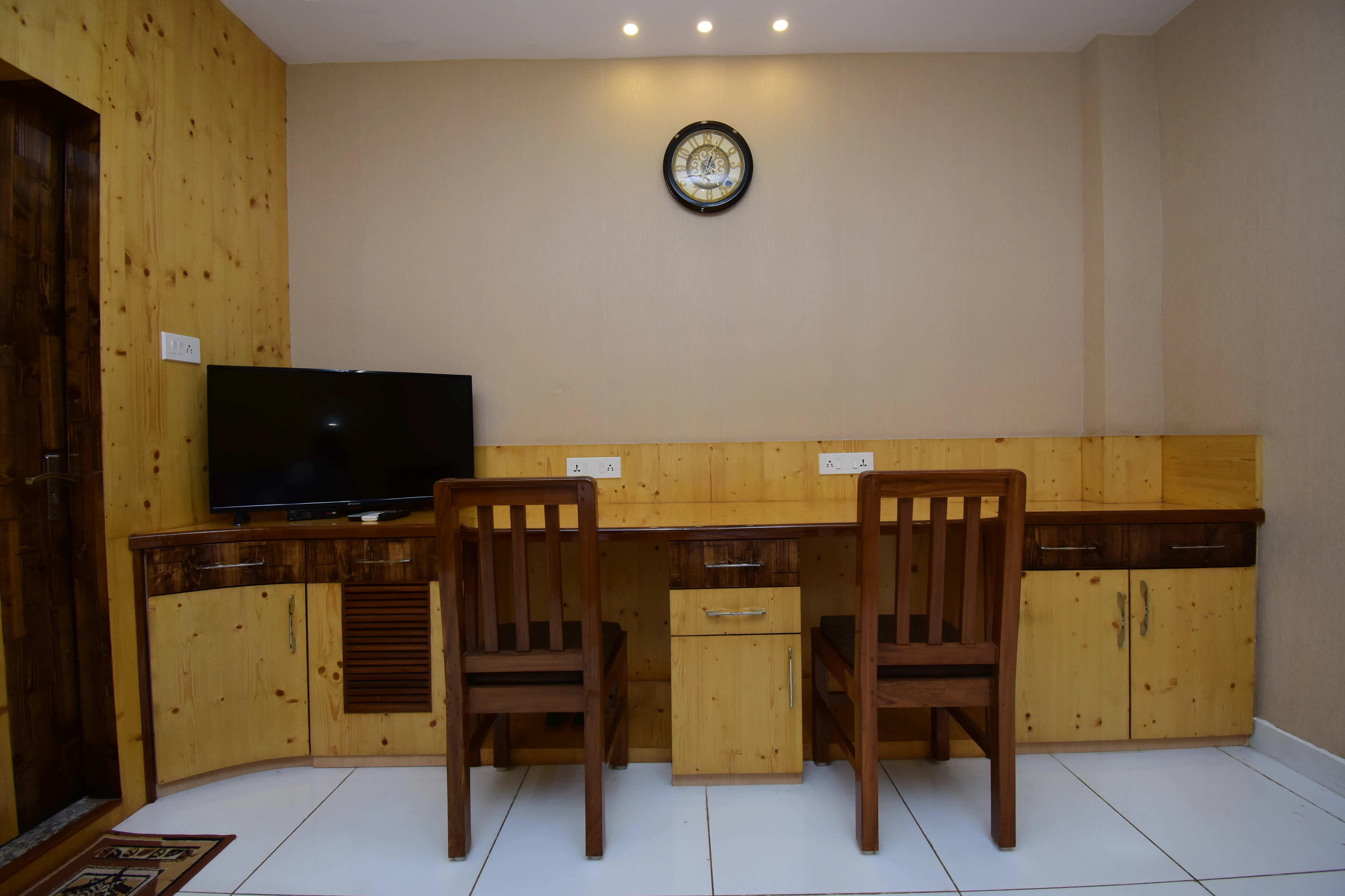 Executive Suit Room 2